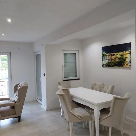 As Sa Bazenom Na Jablanickom Jezeru Ferienhaus Konjic
