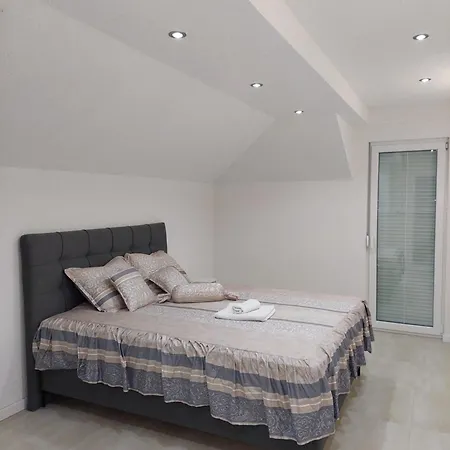 Ferienhaus As Sa Bazenom Na Jablanickom Jezeru