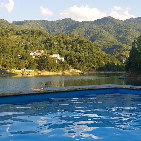 As Sa Bazenom Na Jablanickom Jezeru Ferienhaus Konjic