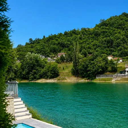 Ferienhaus As Sa Bazenom Na Jablanickom Jezeru *