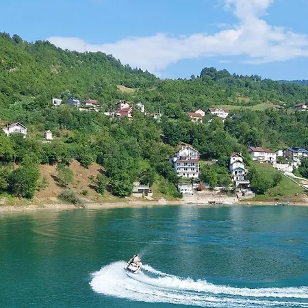 As Sa Bazenom Na Jablanickom Jezeru * Konjic